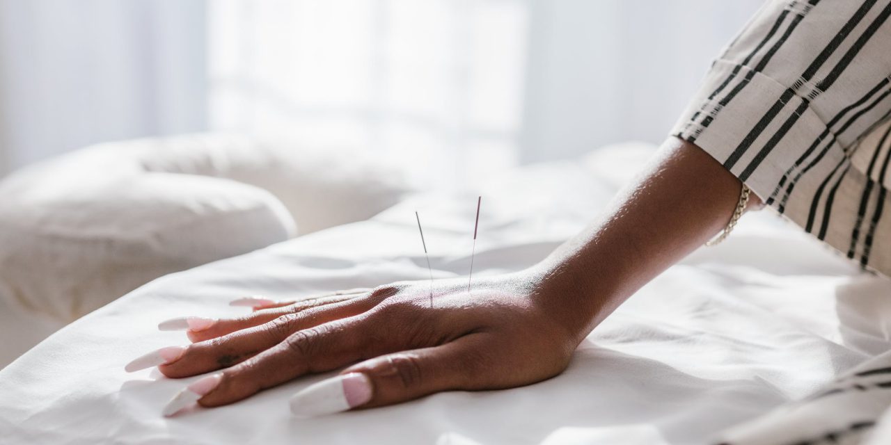 Wat is het verschil tussen dry needling en acupunctuur?