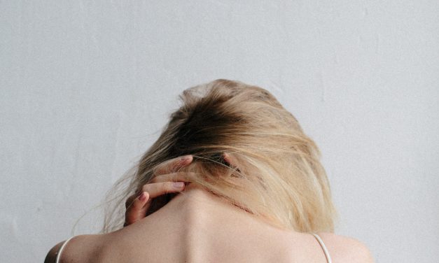 Rugpijn verlichten met houding correctoren